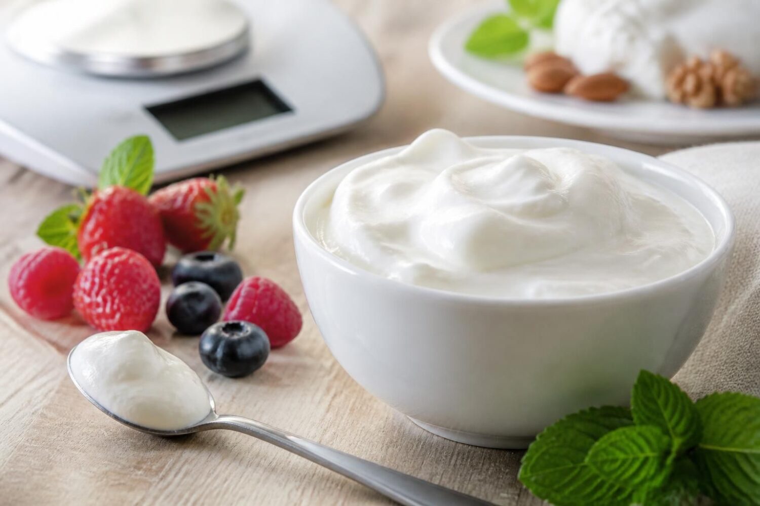 Le fromage blanc fait-il grossir ? Calories, matières grasses et effet ventre