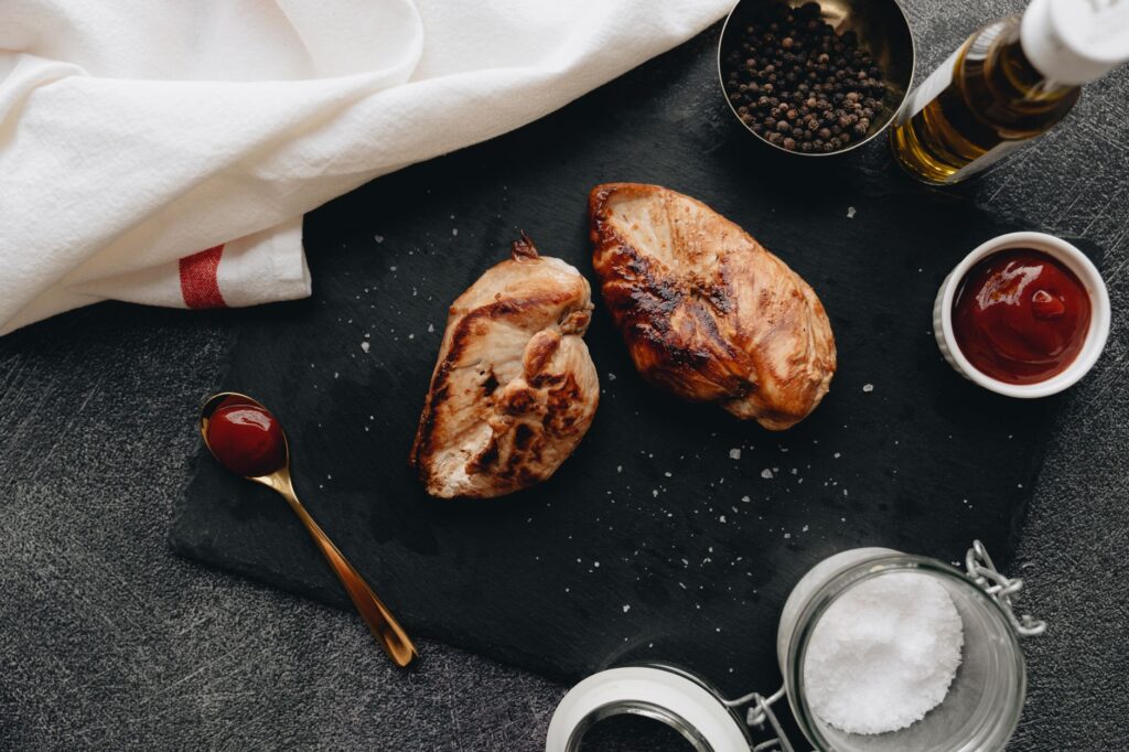 Blancs de poulet à la — blancs de poulet grillés marinés épices