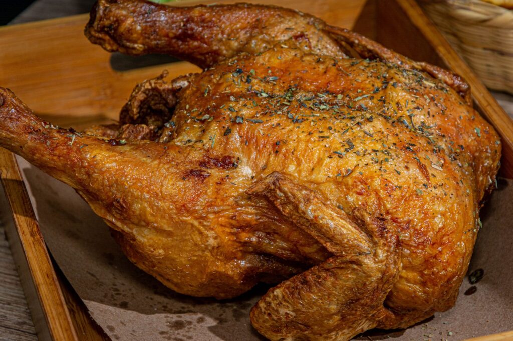Calories du poulet rôti entier, — poulet rôti entier avec peau
