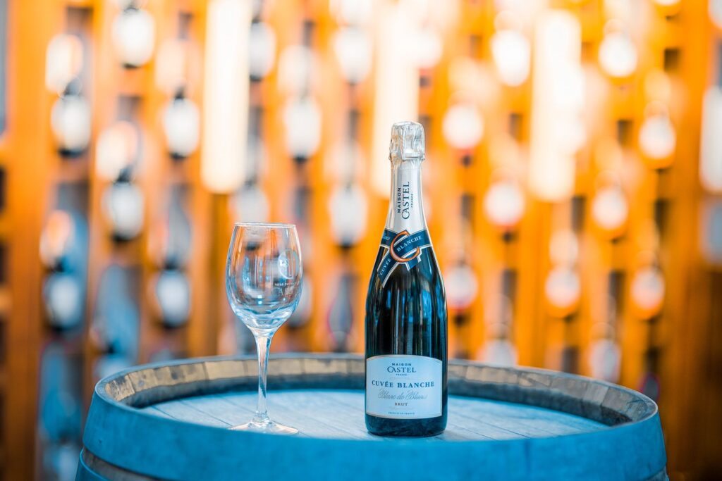 Combien de temps se garde — bouteille de champagne bouchée cave