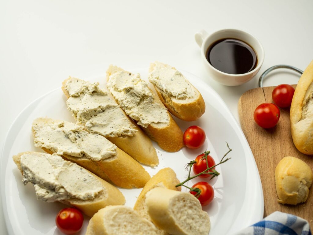 Que faire avec du fromage — fromage frais tartiné sur du pain