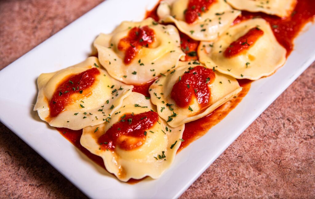 Raviolis au fromage maison la — raviolis au fromage maison avec sauce